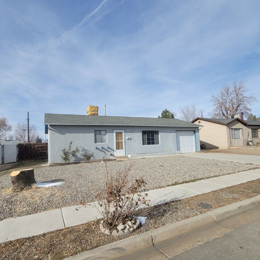 Primary Photo - Darling 2 Bedroom Home