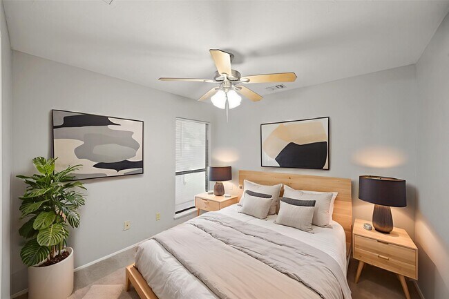 Foto del edificio - 6811 Tara Blue Ridge Dr