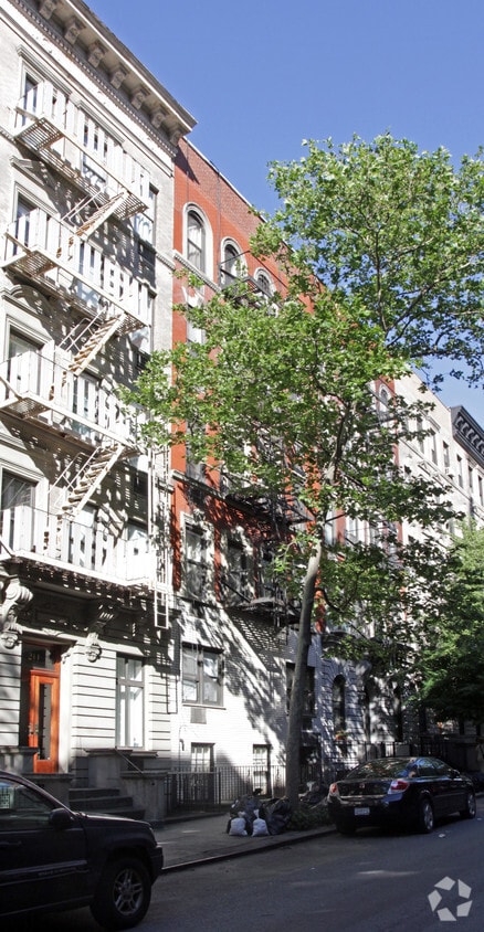 Primary Photo - 212 E 83rd St