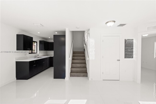 Foto del edificio - 2243 NW 50th St