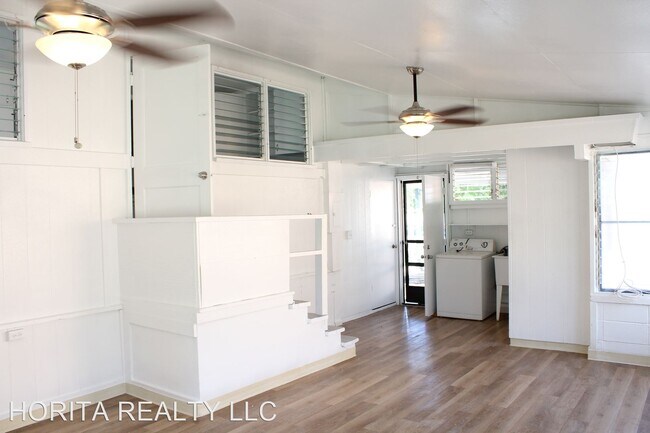 Foto del edificio - 3 br, 1.5 bath House - 94-221 Pupukui St.