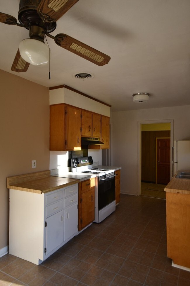 Building Photo - 2084 Caretta St