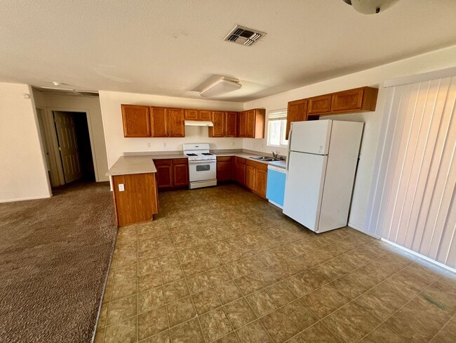 Building Photo - 73428 Sunnyvale Dr