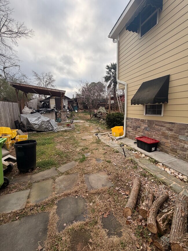 Foto del edificio - 3714 Pine Knoll Dr