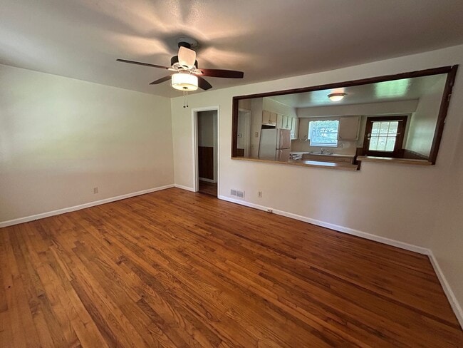 Building Photo - 6694 Maxwell Dr