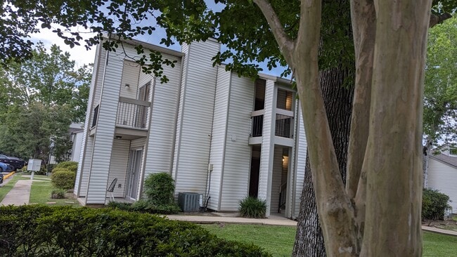 Building Photo - 104 Parkview Blvd