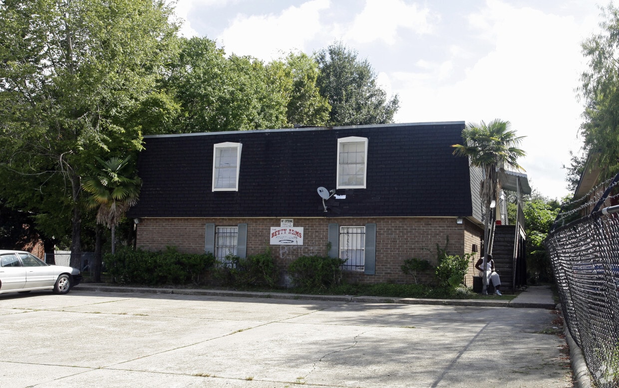 Primary Photo - 1042 Monet Dr