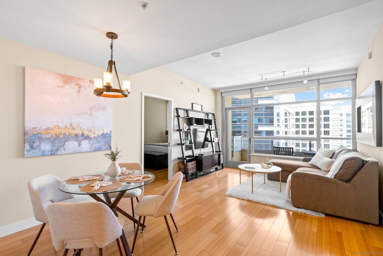 Foto principal - 700 W E St