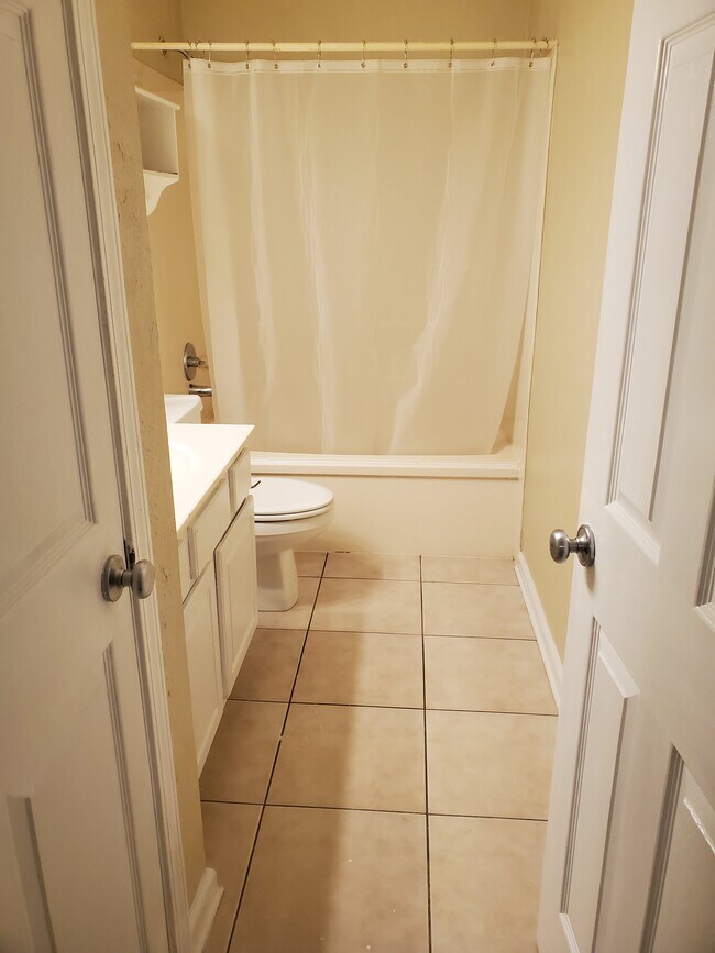 FULL BATH - 1635 Newport Pl