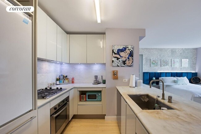 Building Photo - 322 W 57th St