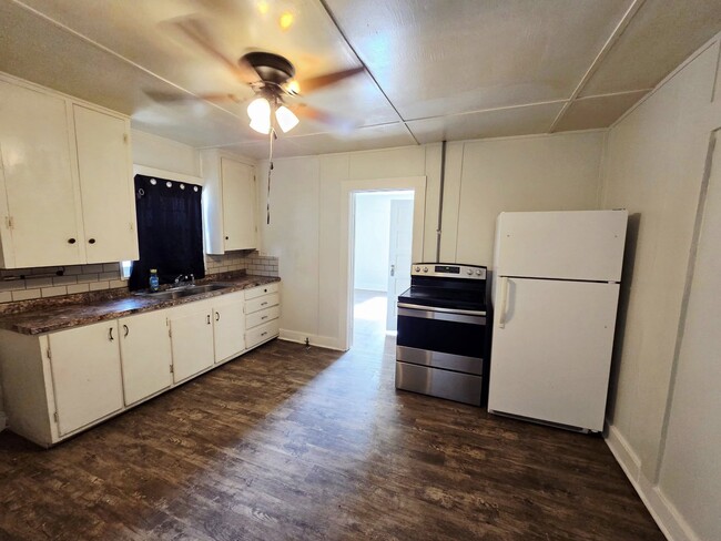 Building Photo - 1002 Runnels St