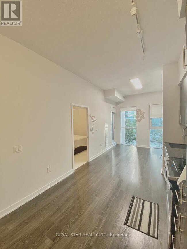 Photo du bâtiment - 4055 Parkside Village Dr