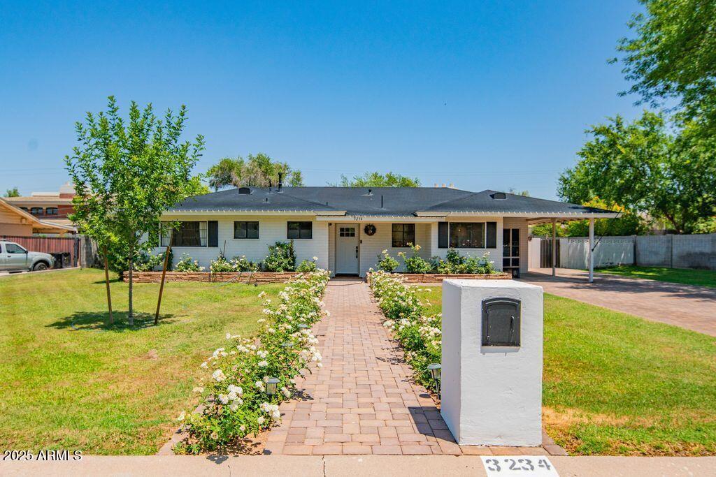 Foto principal - 3234 E Coolidge St