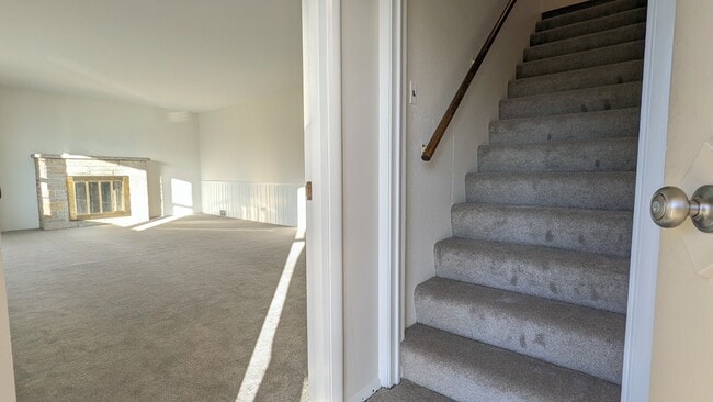 Building Photo - 917 S Summit St