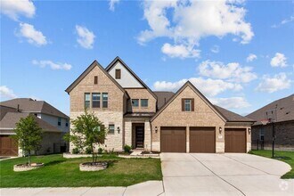 Building Photo - 820 Palamos Dr