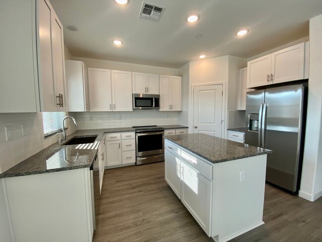 Building Photo - 3 br, 2.5 bath House - 4165 Arjuna Way