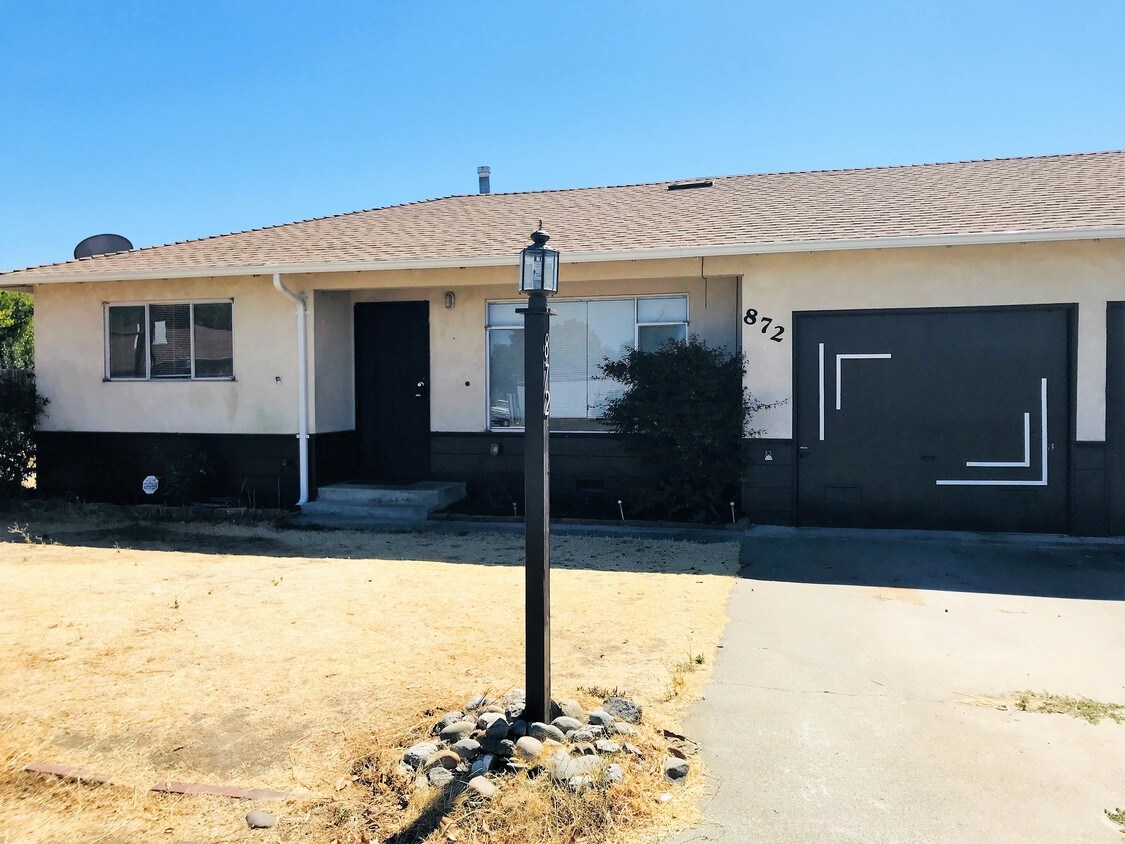 Foto principal - 872 Holmes St