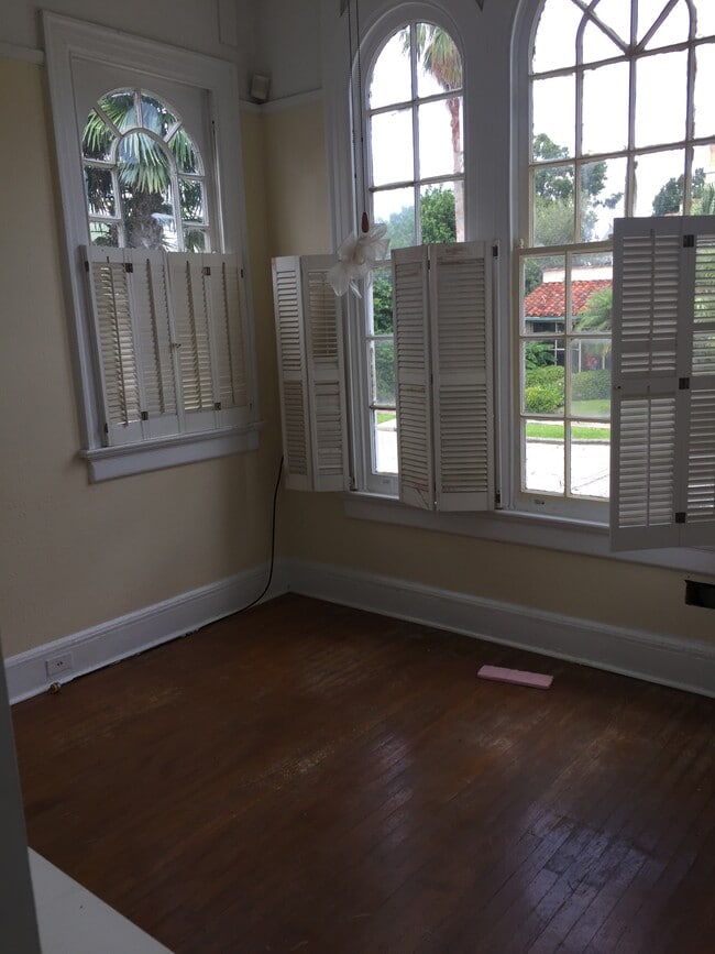 Building Photo - 9 Trianon Plz