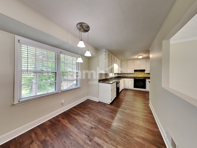 Building Photo - 5157 Parkview Ct SW