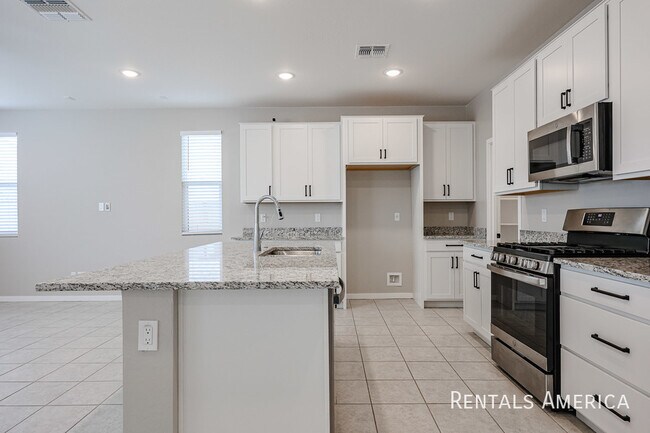 Building Photo - 13865 S 177th Ave
