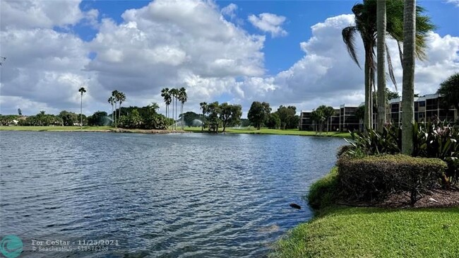 Foto del edificio - 16401 Golf Club Rd