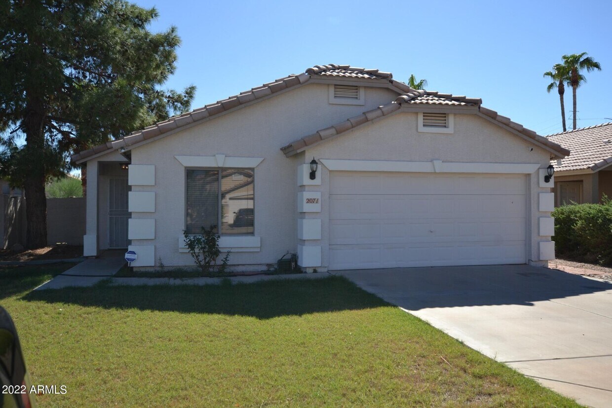 Foto principal - 2071 E Saratoga St