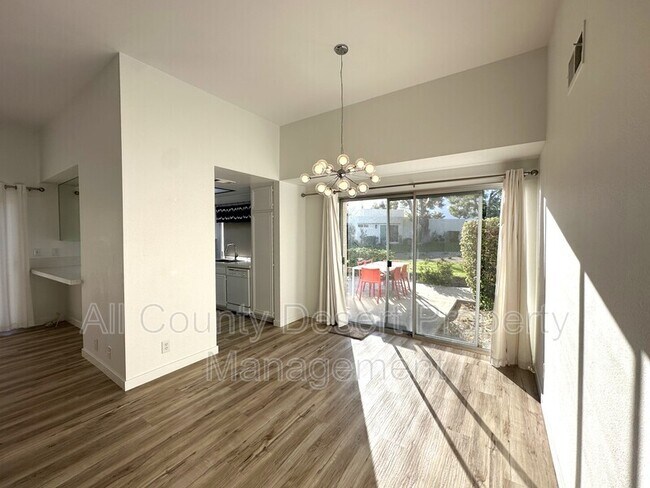 Foto del edificio - 1675 N Fairway Cir E