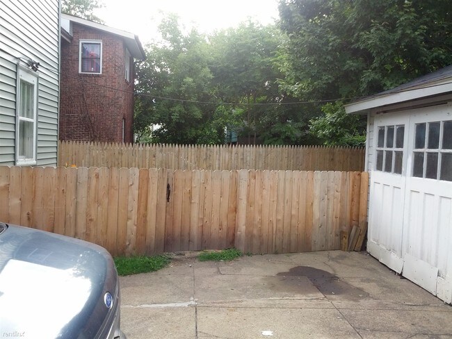 Foto del edificio - 4 br, 1.5 bath House - 770 Crandall Avenue,