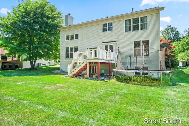 Building Photo - Kentwood Forest Hills 5 bed 4 bath home