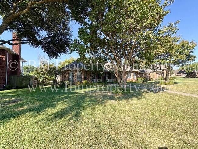 Foto del edificio - 803 Lakeway Dr