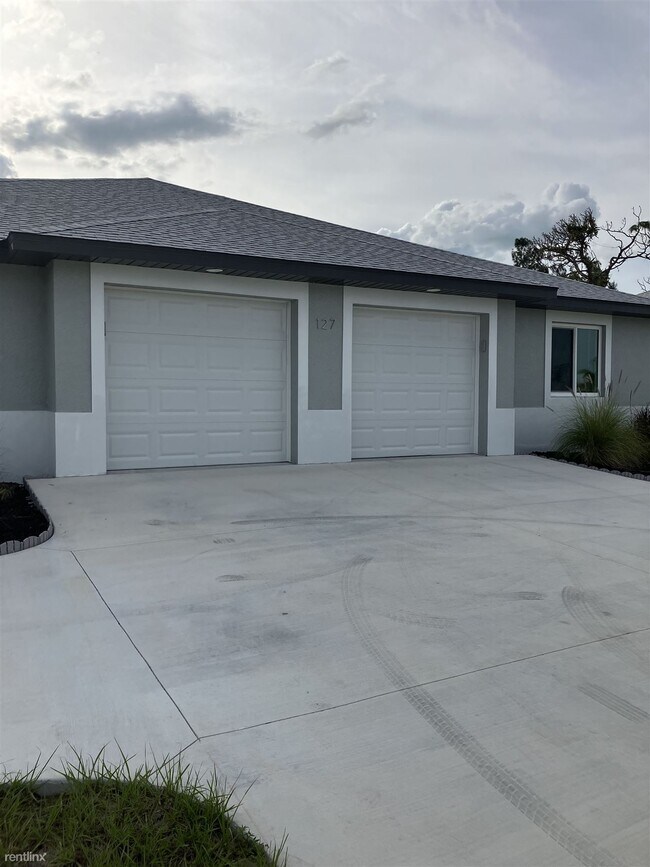 Building Photo - 3 br, 2 bath Duplex - 127 Boundary Bouleva...