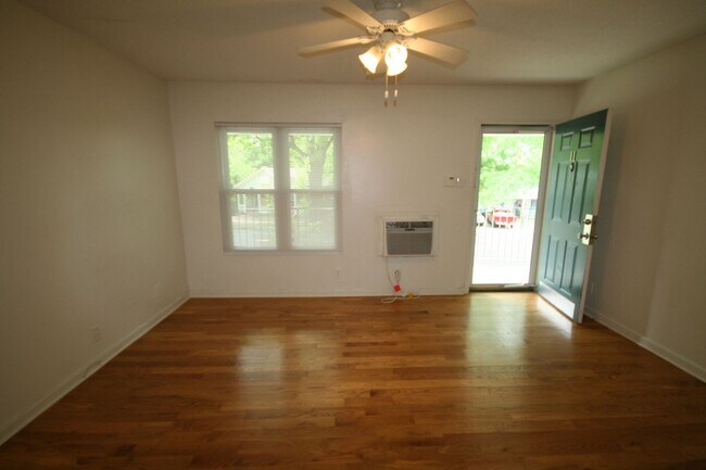 Building Photo - Second Floor Renovated Apartment - Walk to Duke, Downtown or Durham Co-op!