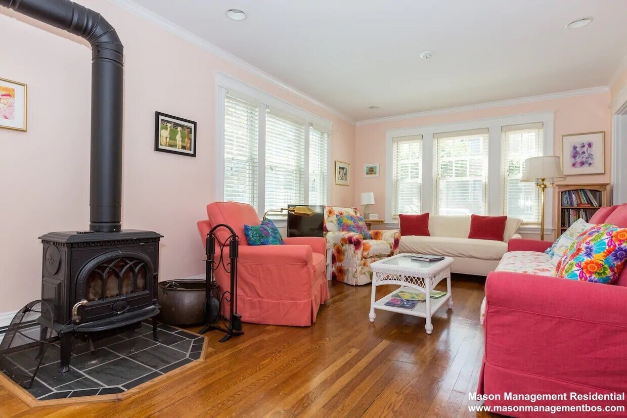 Primary Photo - 16A Linden Pl