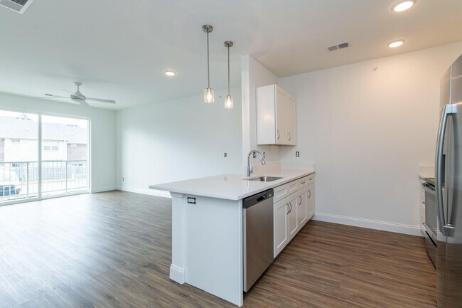 Building Photo - 231 Walton Ave