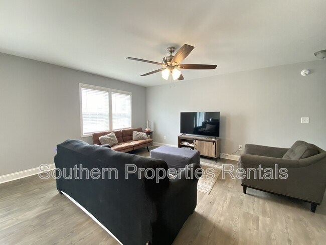 Foto del edificio - 900 Allstar Ave