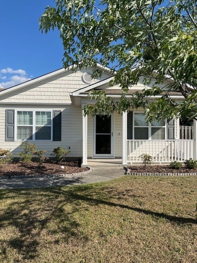 Foto del edificio - Welcome to this well-appointed 3-bedroom, 2-bath home in Leland, NC