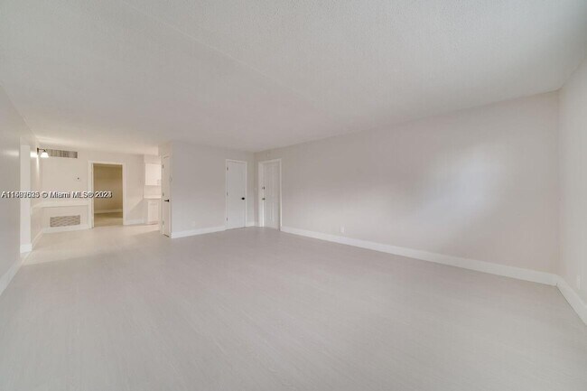 Foto del edificio - 841 SW 74th Terrace