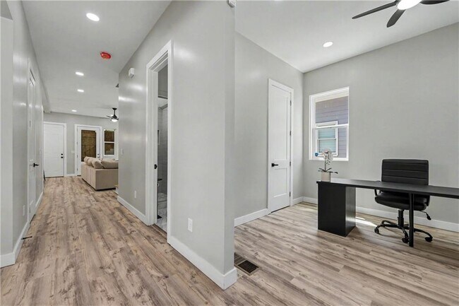 Foto del edificio - 726 Windsor St SW