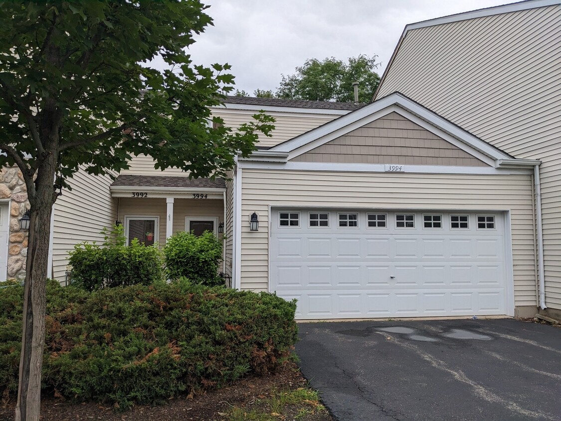Primary Photo - 3994 Blackstone Dr