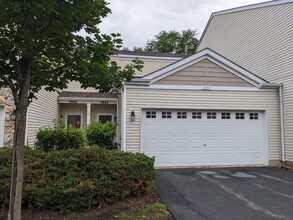 Building Photo - 3994 Blackstone Dr