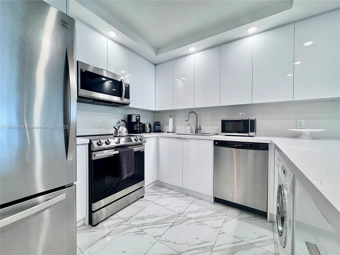 Primary Photo - 2851 NE 183rd St