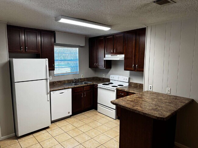 Foto del edificio - "Charming 2-Bedroom Retreat in Destin – Co...