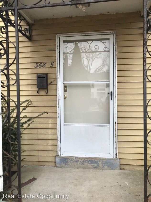Primary Photo - 368 N Roosevelt Ave