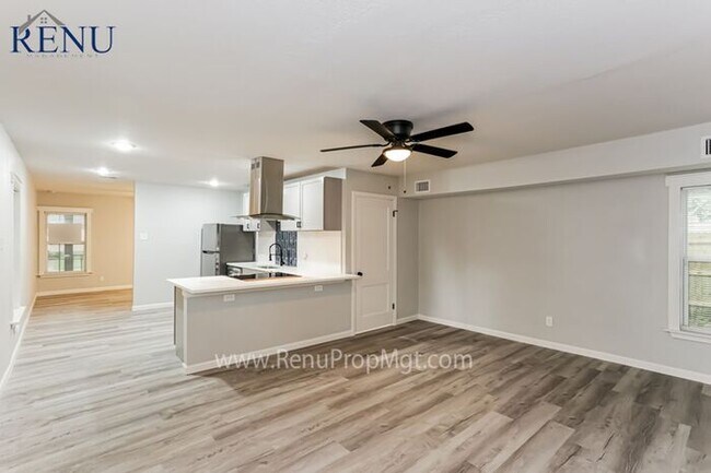 Foto del edificio - Available Now!