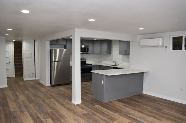 Building Photo - 3127