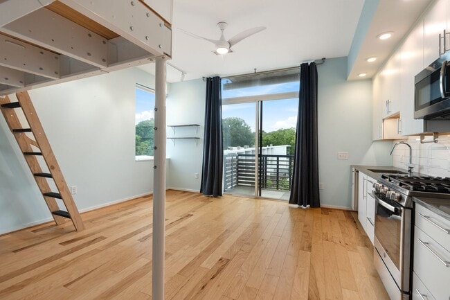 Building Photo - Studio Condo Downtown Durham Available: Now