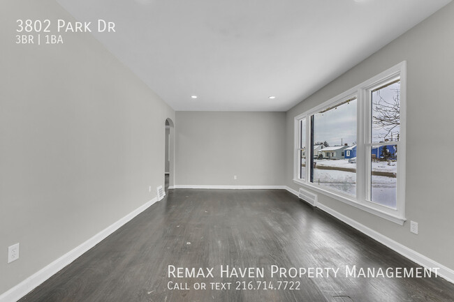 Building Photo - 3802 Park Dr