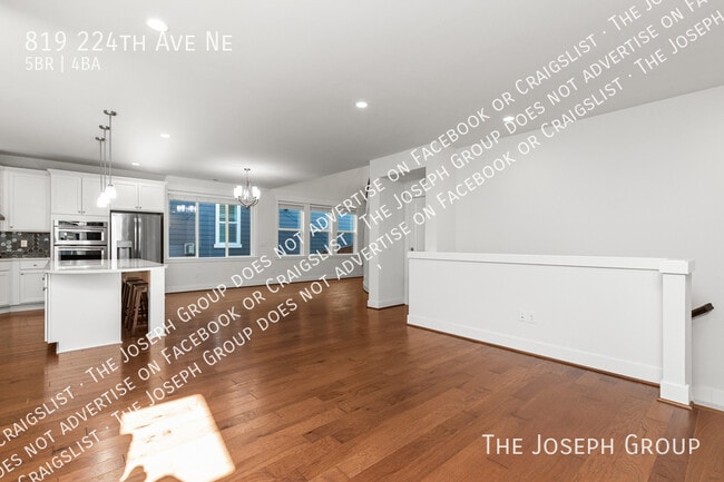 Foto del edificio - 819 224th Ave NE