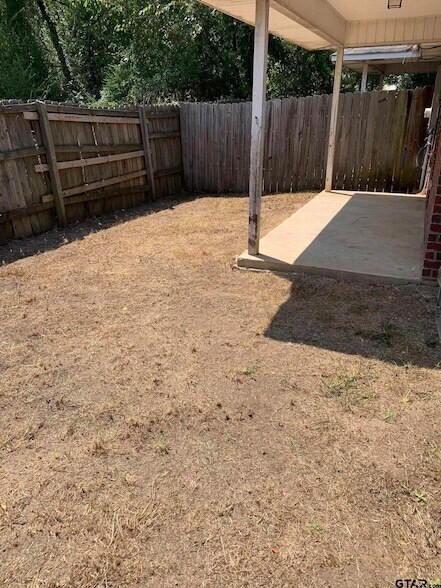 Foto del edificio - 113 Elm Creek Dr