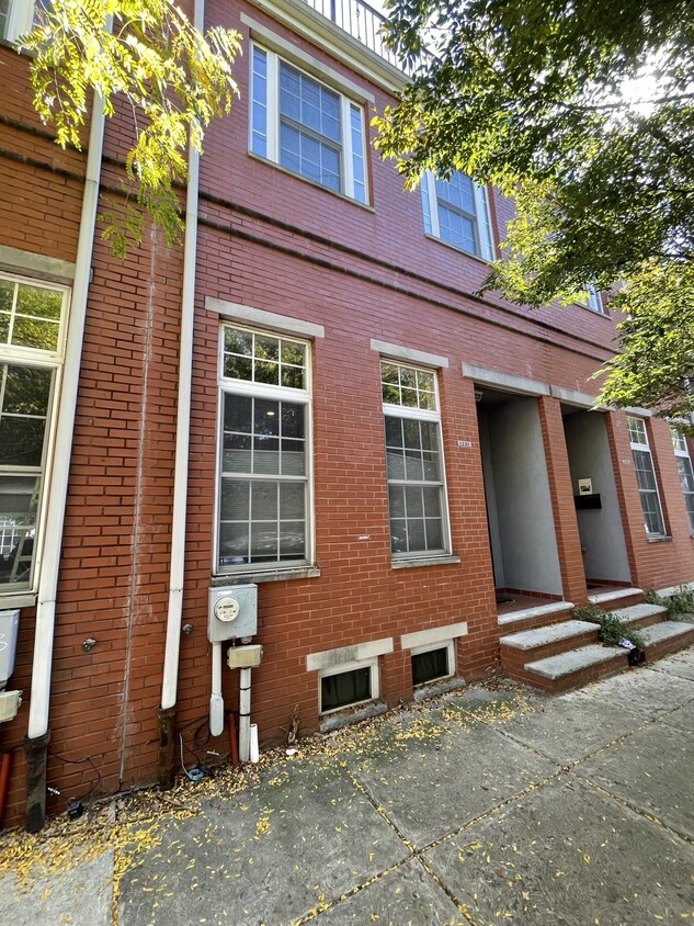 Primary Photo - 1235 N Howard St